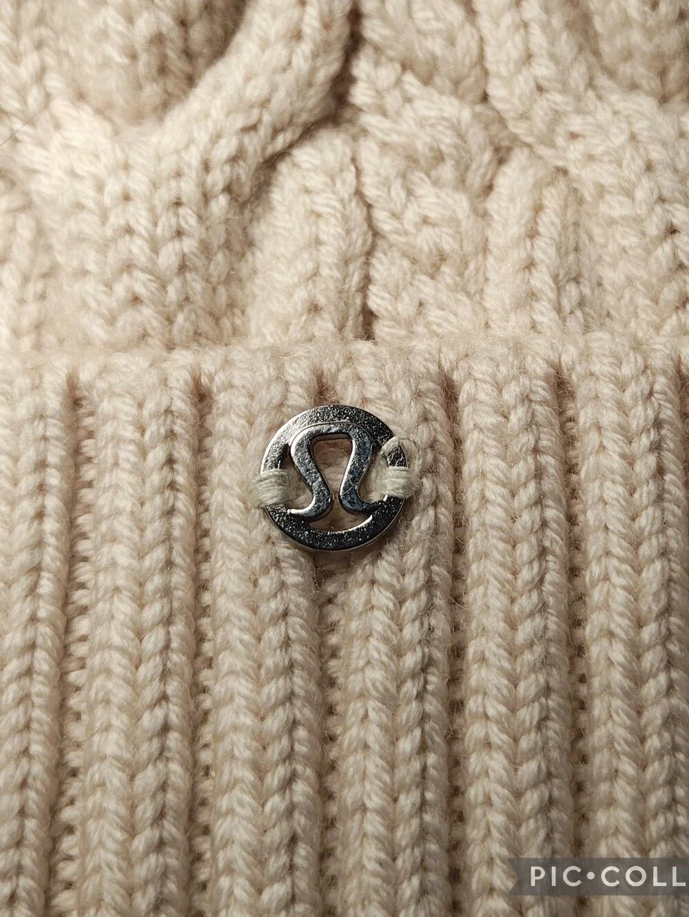🥶Lululemon Cable-Knit Pom-Pom Beanie🥶